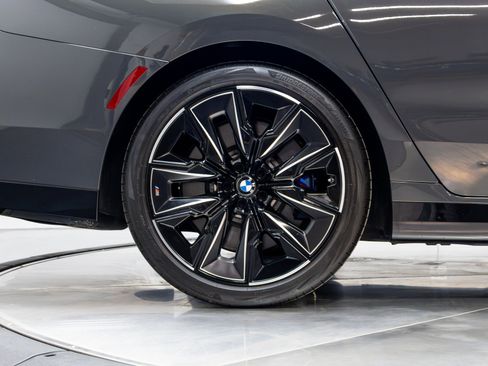 Used 2023 BMW 760i xDrive AWD/4WD image 19