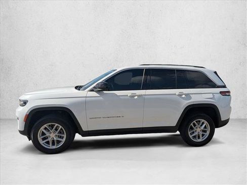 Used 2023 Jeep Grand Cherokee Laredo X RWD image 8