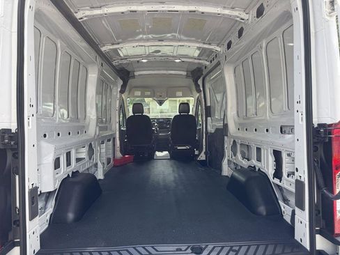 Used 2025 Ford Transit 250 148 Medium Roof RWD image 5