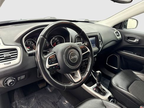 Used 2019 Jeep Compass Latitude w/ Safety & Security Group FWD image 18
