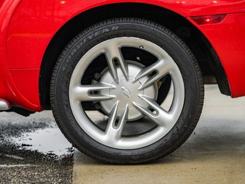 Used 2003 Chevrolet SSR w/ Preferred Equipment Group image 18