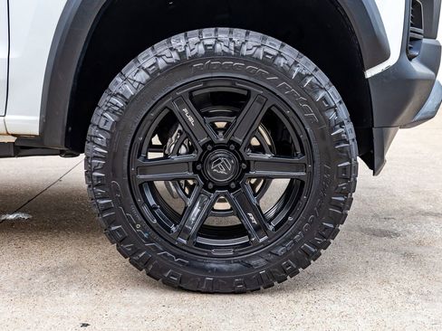 Used 2025 Chevrolet Colorado Trail Boss AWD/4WD image 12