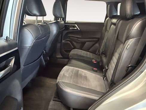 Used 2024 Mitsubishi Outlander SE FWD image 25