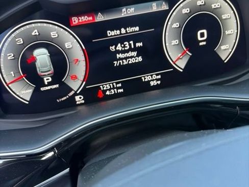 Used 2023 Audi Q8 Premium AWD/4WD image 2