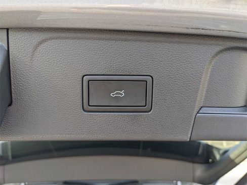 Used 2025 Volkswagen Atlas SEL Premium R-Line image 13