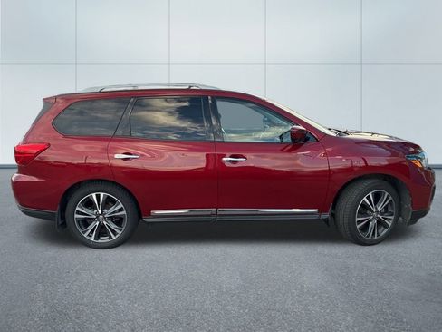 Used 2020 Nissan Pathfinder Platinum image 2