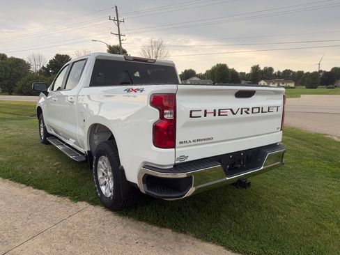 Used 2023 Chevrolet Silverado 1500 LT AWD/4WD image 5