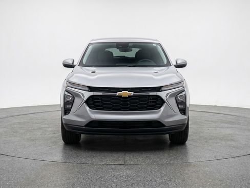 Used 2025 Chevrolet TrailBlazer LT FWD image 2