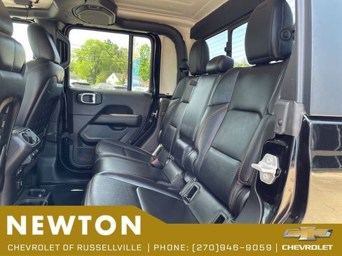 Used 2022 Jeep Gladiator Mojave AWD/4WD image 39