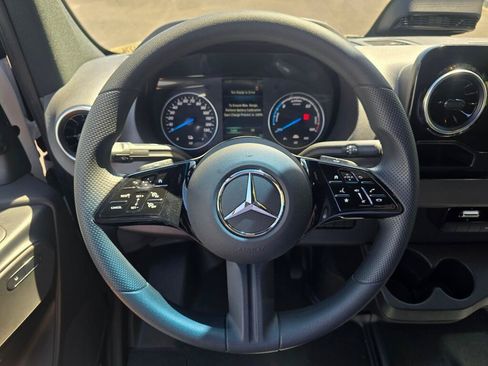 New 2025 Mercedes-Benz eSprinter 170 Cargo image 35