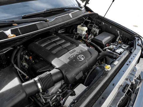 Used 2013 Toyota Tundra 4x4 CrewMax image 46