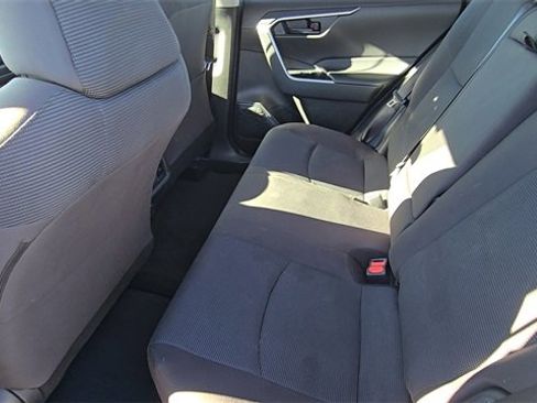 Used 2022 Toyota RAV4 LE image 17