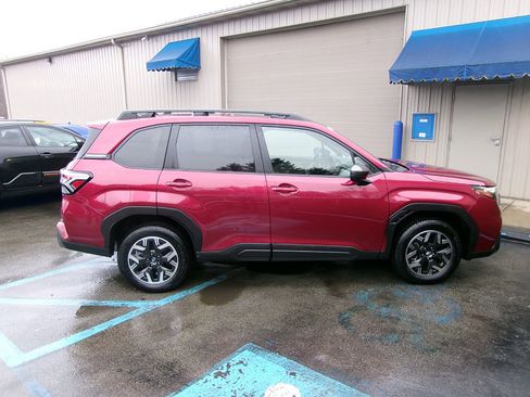 Used 2025 Subaru Forester Premium w/ Convenience Package #1 image 6