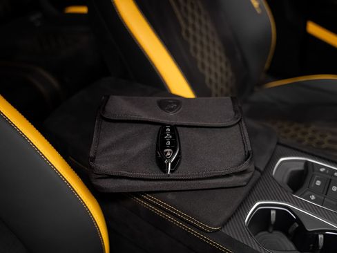 Used 2024 Lamborghini Urus Performante AWD/4WD image 88
