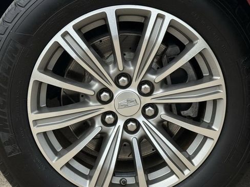 Used 2017 Cadillac XT5 Luxury w/ Driver Awareness Package FWD image 12