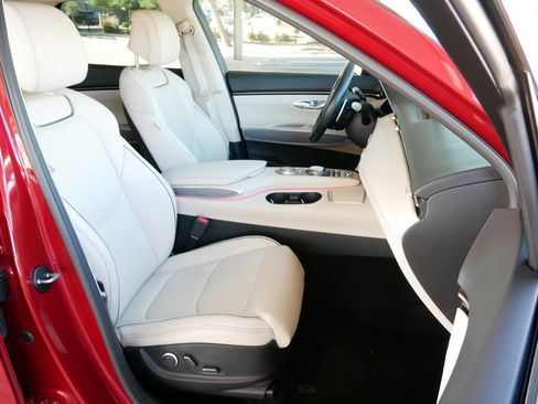 Used 2022 Genesis GV70 2.5T w/ Advanced Package image 8