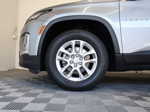 Used 2023 Chevrolet Traverse LS FWD image 9