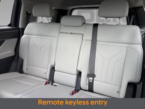 Certified 2025 Hyundai Santa Fe SEL FWD image 10