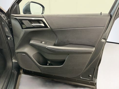 Used 2025 Mitsubishi Outlander SE image 34