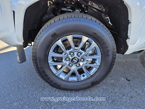 Used 2024 Toyota Tacoma Limited w/ Limited Package (LT) image 9