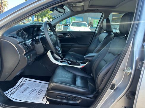 Used 2017 Honda Accord Touring image 10