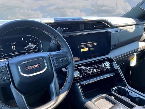 Used 2025 GMC Sierra 2500 AT4 w/ AT4 Premium Plus Package AWD/4WD image 16