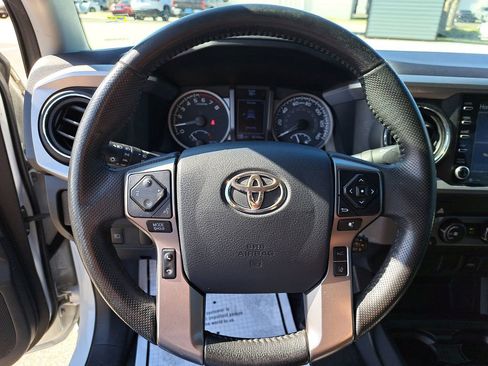 Used 2020 Toyota Tacoma SR5 image 16