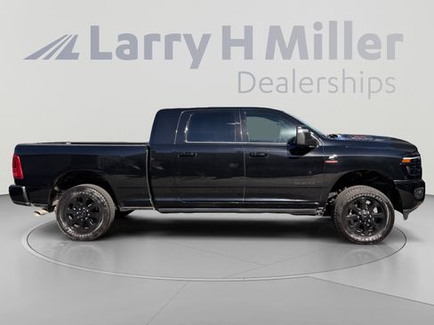 Used 2026 RAM 3500 Laramie AWD/4WD image 6