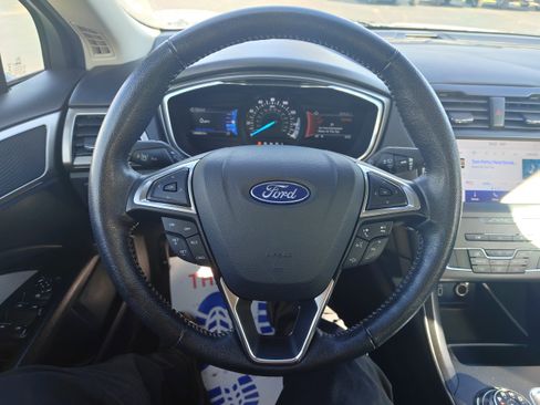 Used 2020 Ford Fusion SE w/ Equipment Group 151A image 7