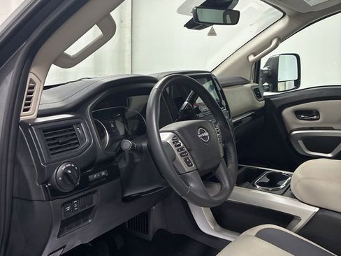 Used 2024 Nissan Titan SV w/ SV Convenience Package image 12