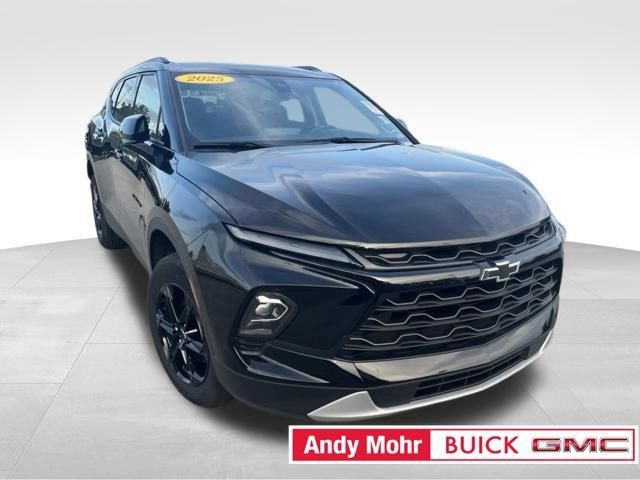 Used 2025 Chevrolet Blazer LT w/ Convenience Package FWD image 2