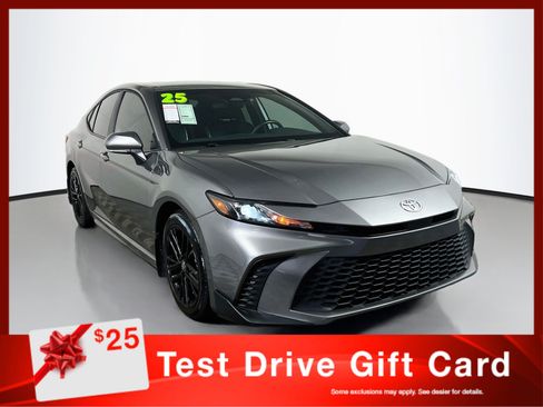Used 2025 Toyota Camry SE FWD image 1
