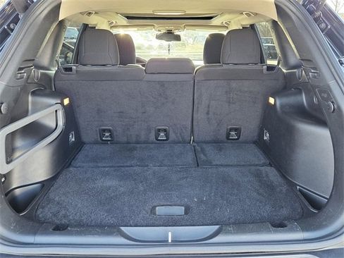 Used 2017 Jeep Cherokee Latitude w/ Comfort/Convenience Group image 26