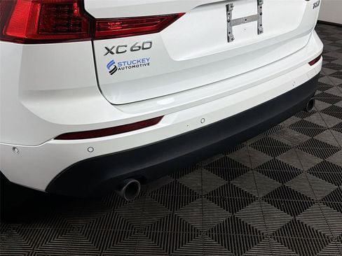 Used 2019 Volvo XC60 T6 Momentum w/ Premium Package AWD/4WD image 39