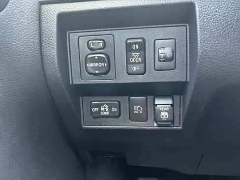Used 2021 Toyota Tundra SR5 AWD/4WD image 34