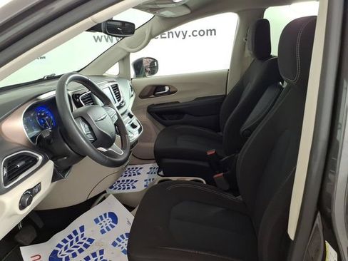 Used 2023 Chrysler Voyager LX FWD image 12