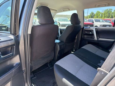 Used 2018 Toyota 4Runner SR5 AWD/4WD image 15