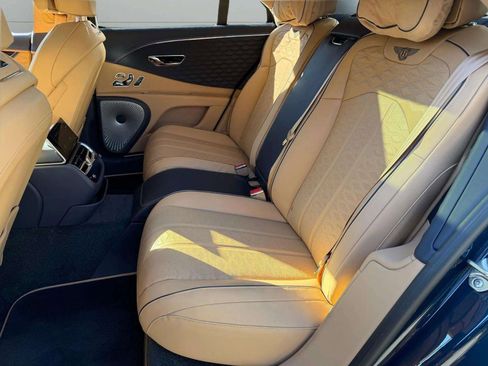 Used 2025 Bentley Flying Spur Plug-In Hybrid AWD/4WD image 28