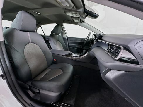 Used 2024 Toyota Camry LE image 28