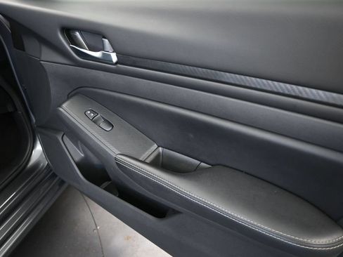 Used 2024 Nissan Altima 2.5 SV FWD image 23