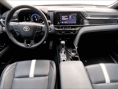 Used 2025 Toyota Camry SE w/ Convenience Package FWD image 12