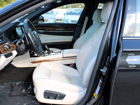 Used 2014 BMW 750Li xDrive image 14