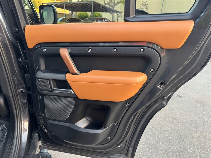 Used 2021 Land Rover Defender 110 X AWD/4WD image 39