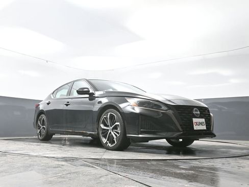 Used 2024 Nissan Altima 2.5 SR image 25