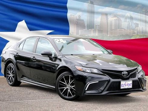 Used 2024 Toyota Camry SE image 1