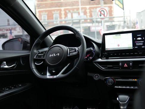 Used 2022 Kia Forte GT-Line w/ GT-Line Premium Package image 17