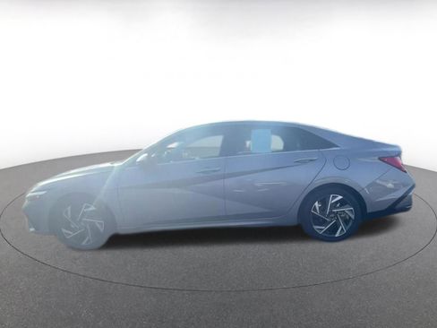 Used 2025 Hyundai Elantra Limited image 9