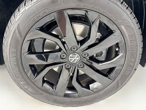 Used 2023 Volkswagen Taos SE w/ Black Wheel Package FWD image 30