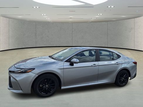 Used 2025 Toyota Camry LE image 1