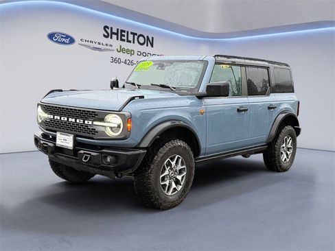 Used 2025 Ford Bronco Badlands image 1